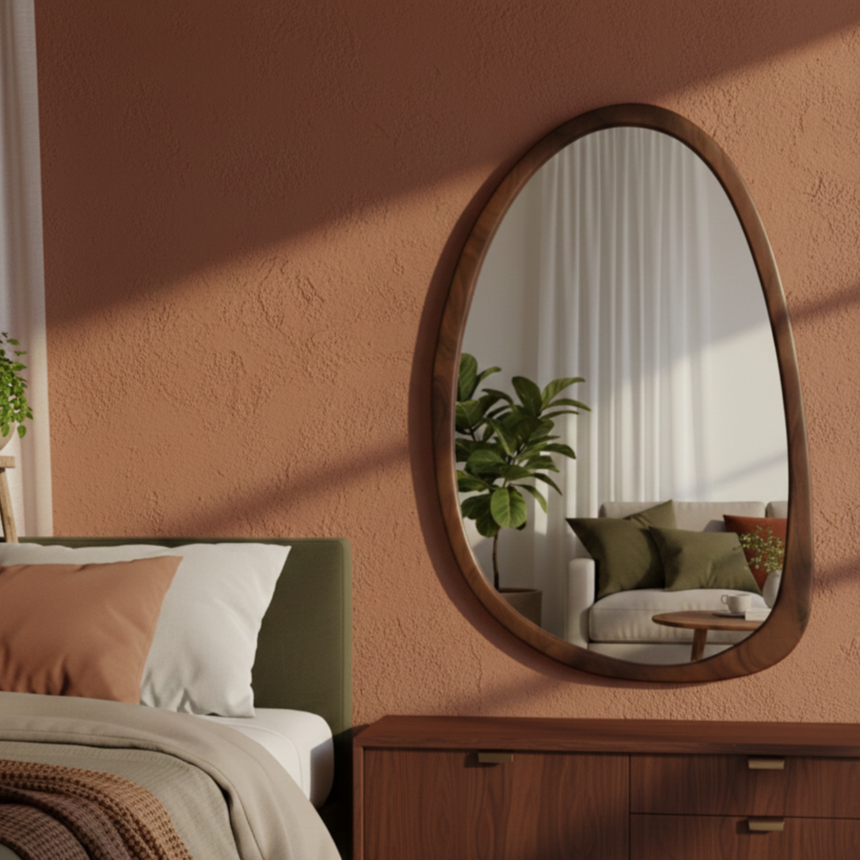 Nieregularne lustro ścienne z drewnianą ramą