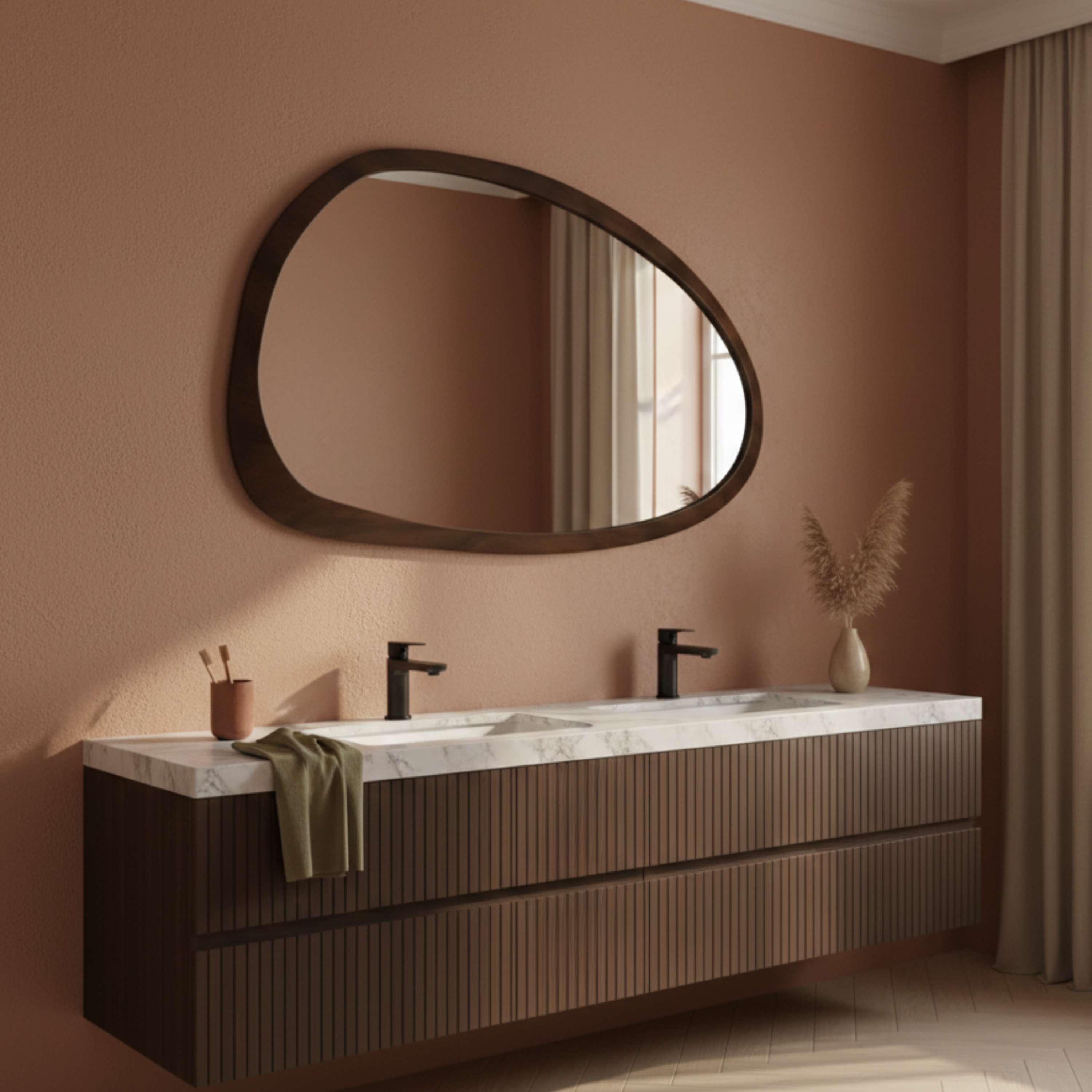 Nieregularne lustro ścienne z drewnianą ramą